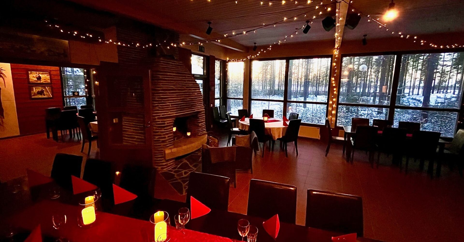kuva Riista Ravintola Pikku Peurasta, jossa jouluinen tunnelma