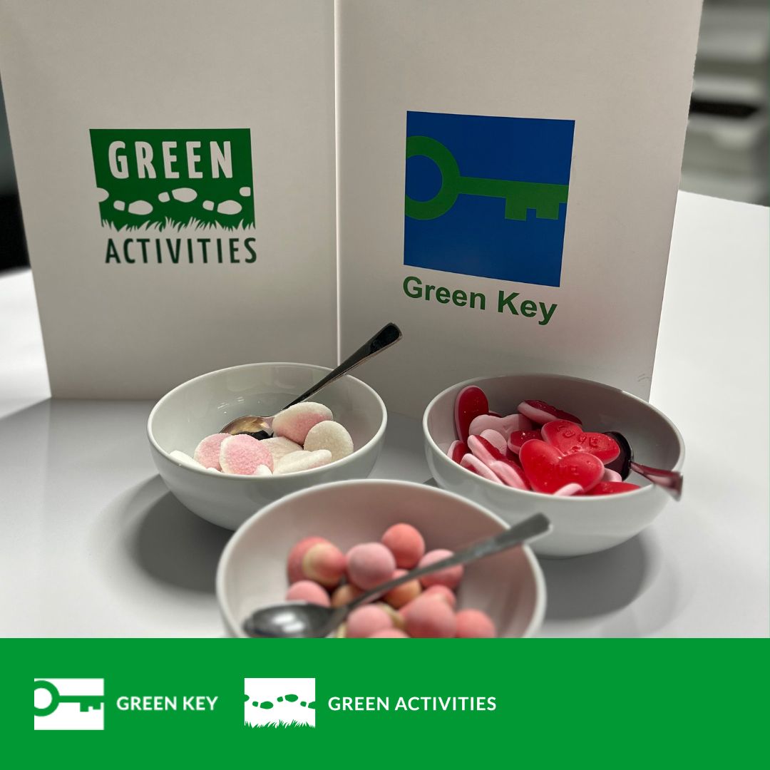 Green Key ja Green Activities sertifikaattikannet ja karkkikippoja